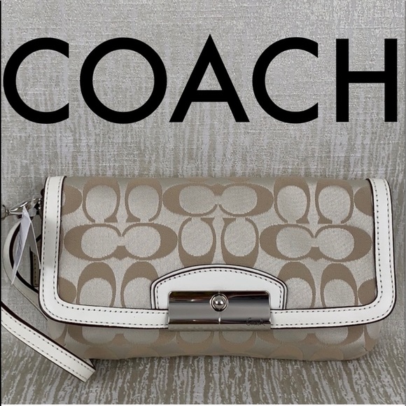 Coach Handbags - 👑 COACH NEW CLUTCH BAG/WRISTLET 💯AUTHENTIC